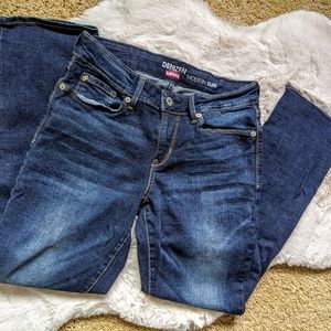 EUC - Denizen Levi's Jeans Modern Slim